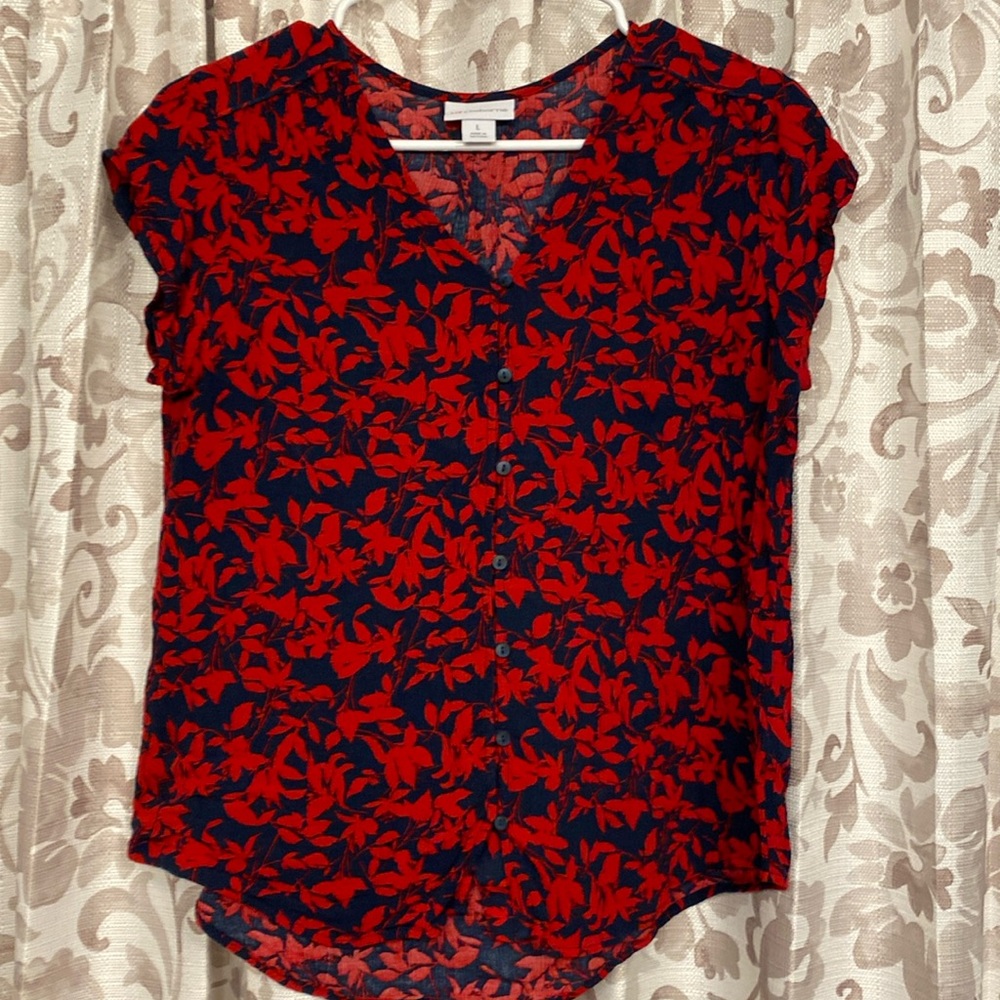 Liz Claiborne Women’s medium flowered shirt